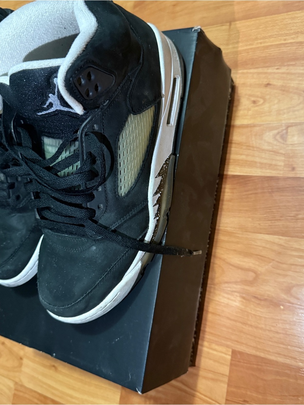 Nike Air Jordan 5 Retro Moonlight (2021) in Black/Cool Grey/White.